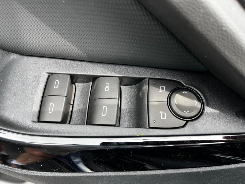 new 2025 Chevrolet Equinox car, priced at $26,695