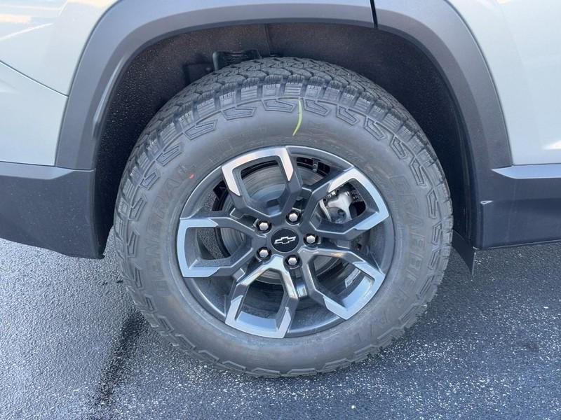 new 2026 Chevrolet Equinox car, priced at $36,895