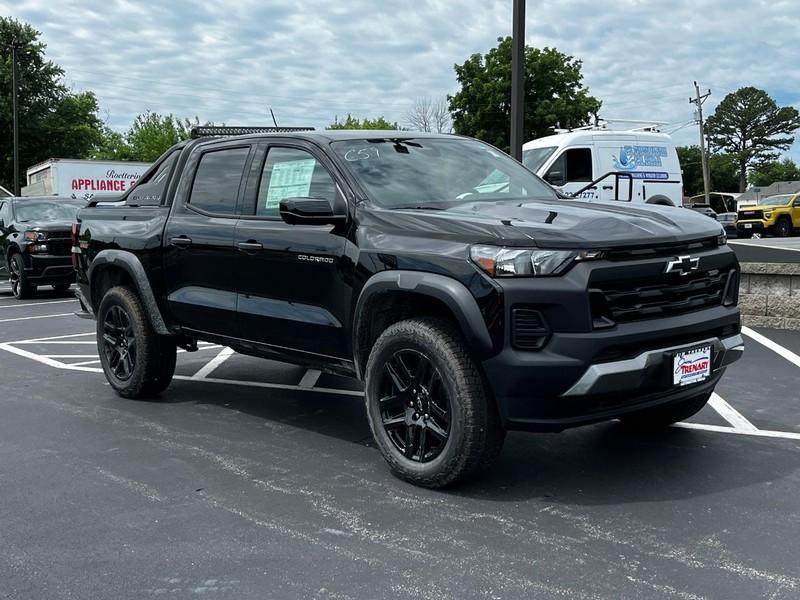 new 2025 Chevrolet Colorado car