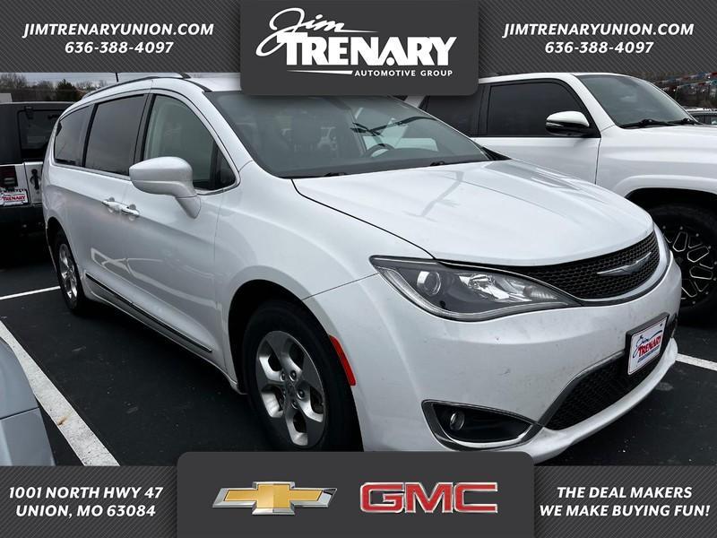 used 2017 Chrysler Pacifica car