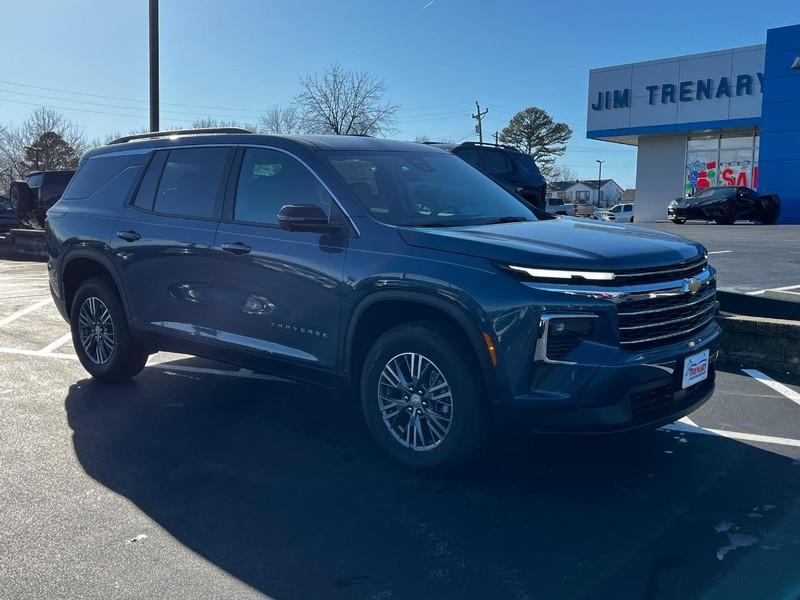 new 2024 Chevrolet Traverse car, priced at $41,495