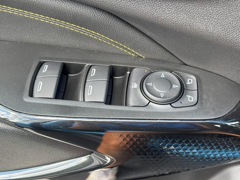 new 2025 Chevrolet Trax car, priced at $25,810