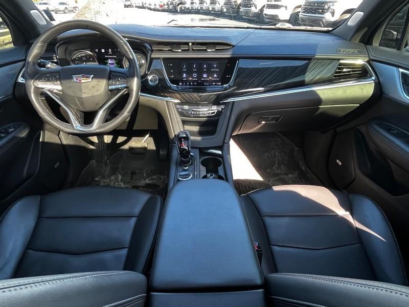 used 2022 Cadillac XT6 car, priced at $33,889