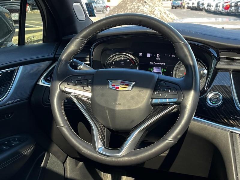 used 2022 Cadillac XT6 car, priced at $33,889