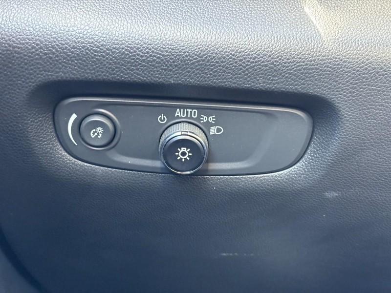 used 2023 Chevrolet Traverse car, priced at $28,920