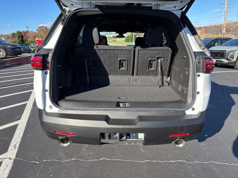 used 2023 Chevrolet Traverse car, priced at $28,920