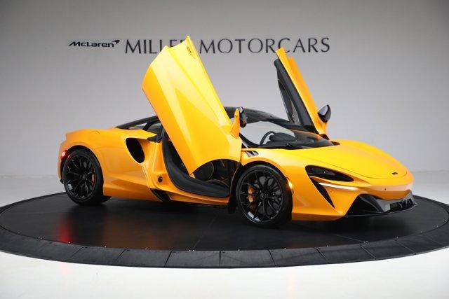 new 2025 McLaren Artura car, priced at $304,698