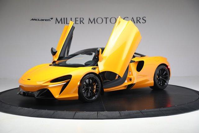 new 2025 McLaren Artura car, priced at $304,698