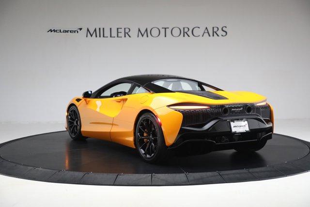 new 2025 McLaren Artura car, priced at $304,698