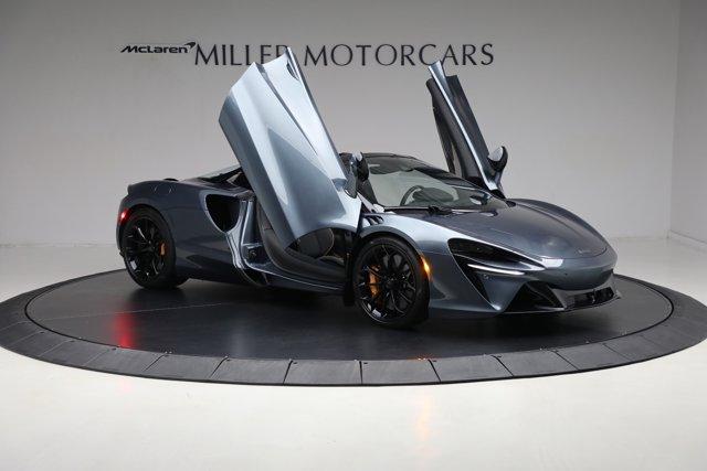 new 2025 McLaren Artura car, priced at $331,708