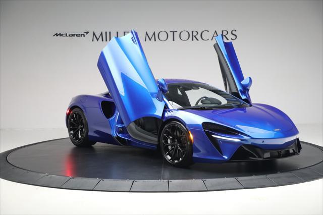 new 2025 McLaren Artura car