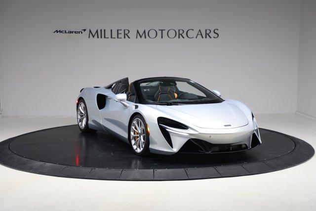 new 2025 McLaren Artura car, priced at $324,300