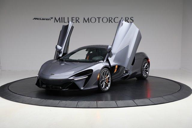new 2025 McLaren Artura car, priced at $292,398