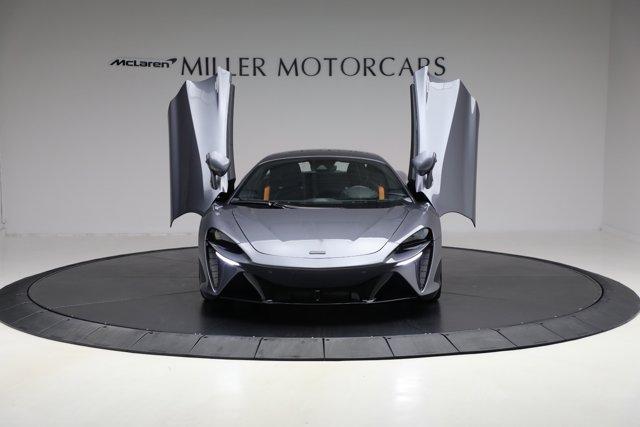 new 2025 McLaren Artura car, priced at $292,398