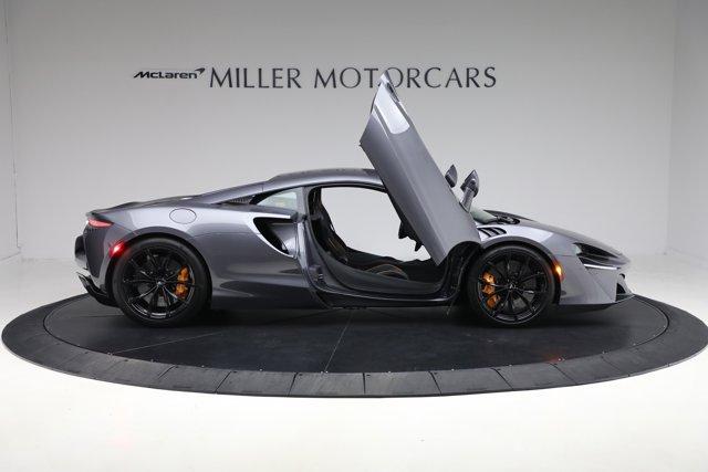 new 2024 McLaren Artura car