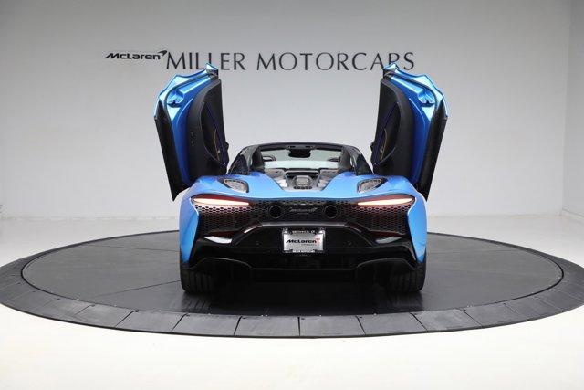 new 2025 McLaren Artura car, priced at $326,498