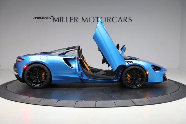 new 2025 McLaren Artura car, priced at $326,498