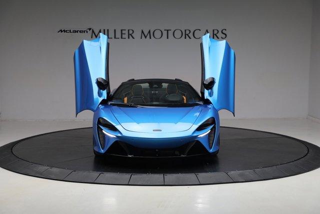 new 2025 McLaren Artura car, priced at $326,498