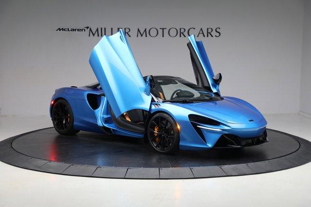 new 2025 McLaren Artura car, priced at $326,498