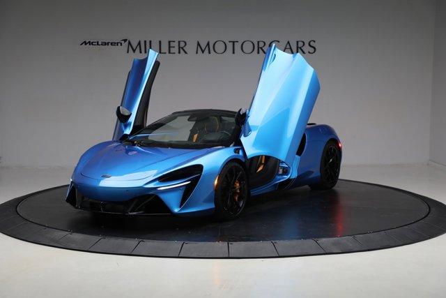 new 2025 McLaren Artura car, priced at $326,498