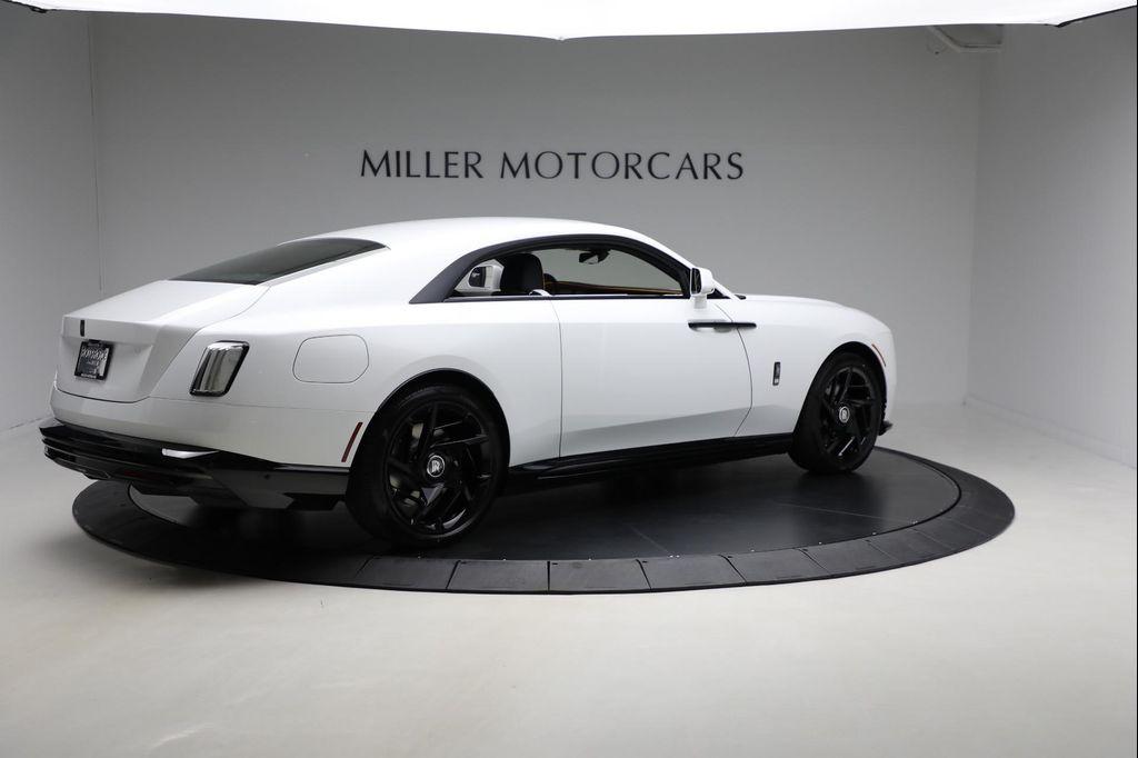 new 2025 Rolls-Royce Spectre car, priced at $561,925
