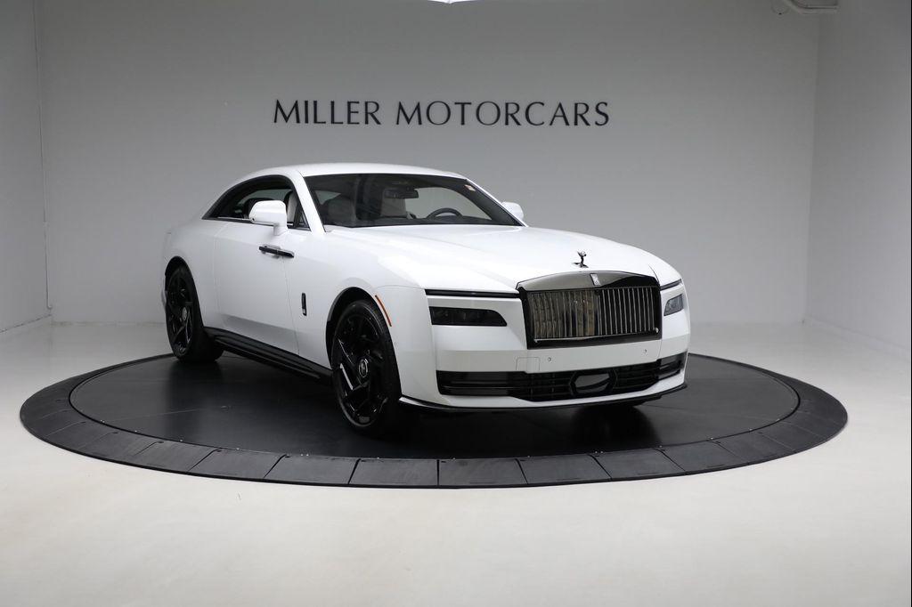 new 2025 Rolls-Royce Spectre car, priced at $561,925