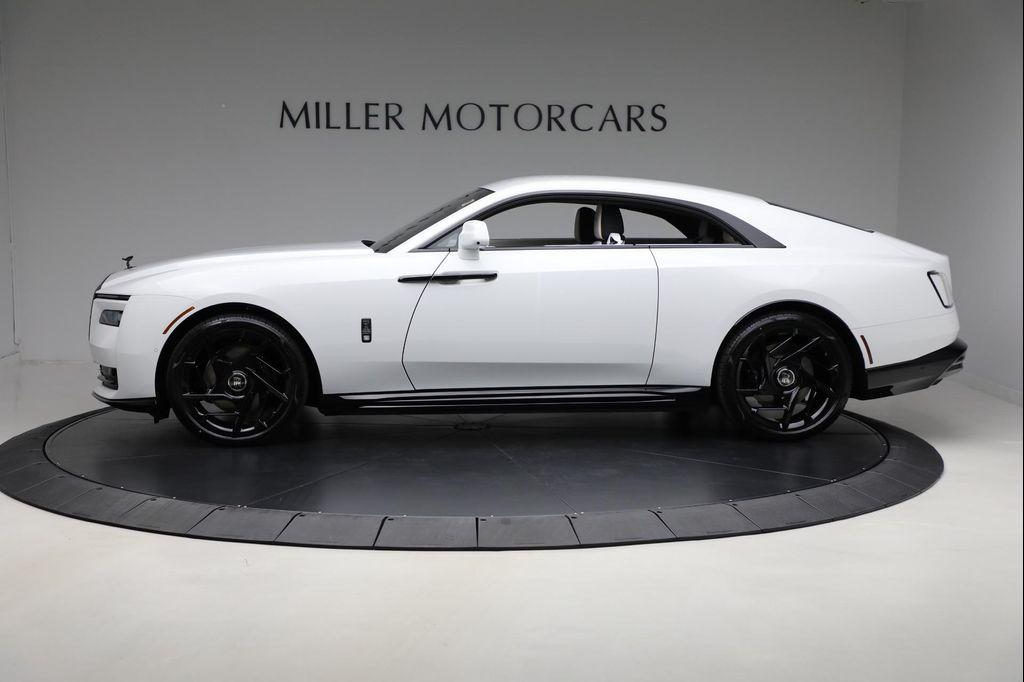 new 2025 Rolls-Royce Spectre car, priced at $561,925