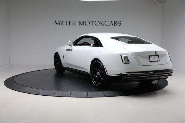 new 2025 Rolls-Royce Spectre car, priced at $561,925