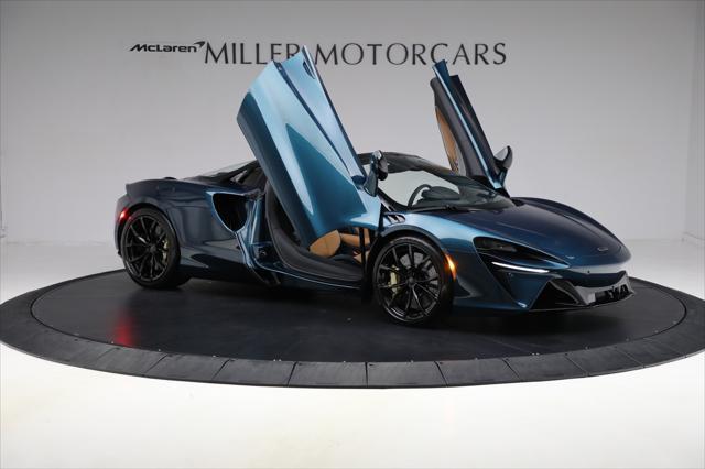 new 2025 McLaren Artura car, priced at $324,900