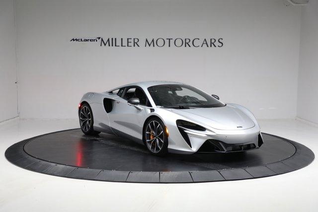 new 2024 McLaren Artura car, priced at $291,233