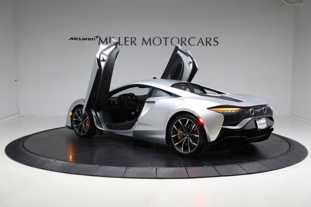 new 2024 McLaren Artura car, priced at $291,233