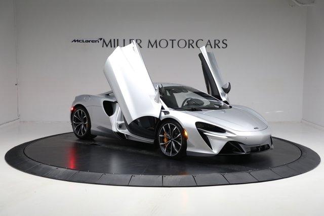 new 2024 McLaren Artura car, priced at $291,233