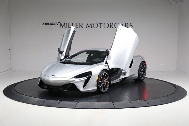 new 2024 McLaren Artura car, priced at $291,233