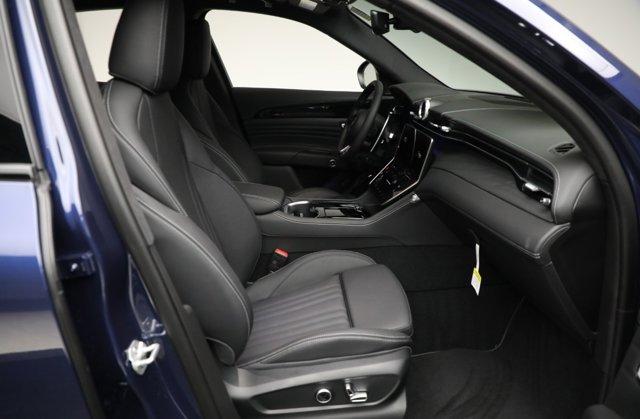 new 2025 Maserati Grecale car, priced at $68,443