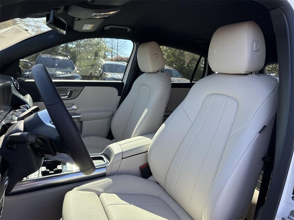 new 2025 Mercedes-Benz GLA 250 car, priced at $44,345