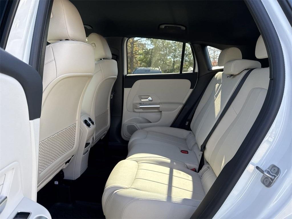 new 2025 Mercedes-Benz GLA 250 car, priced at $44,345