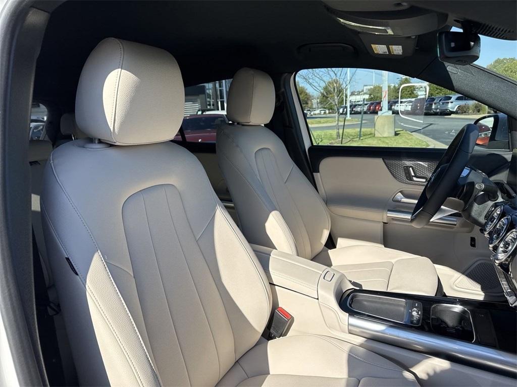new 2025 Mercedes-Benz GLA 250 car, priced at $44,345