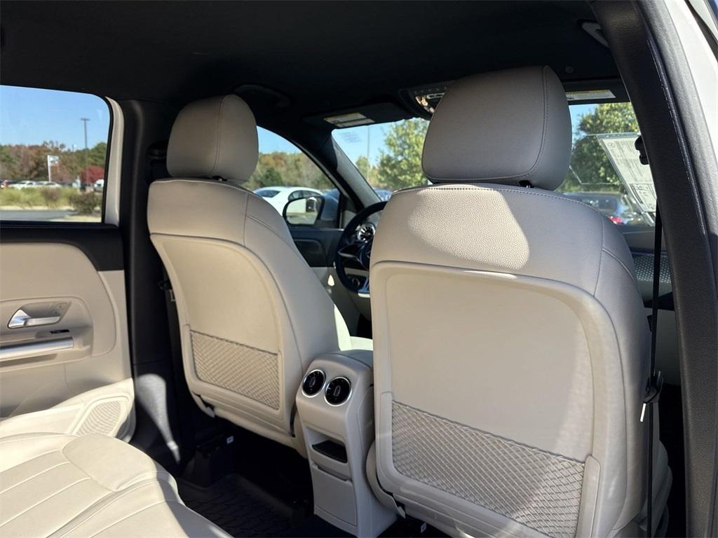 new 2025 Mercedes-Benz GLA 250 car, priced at $44,345