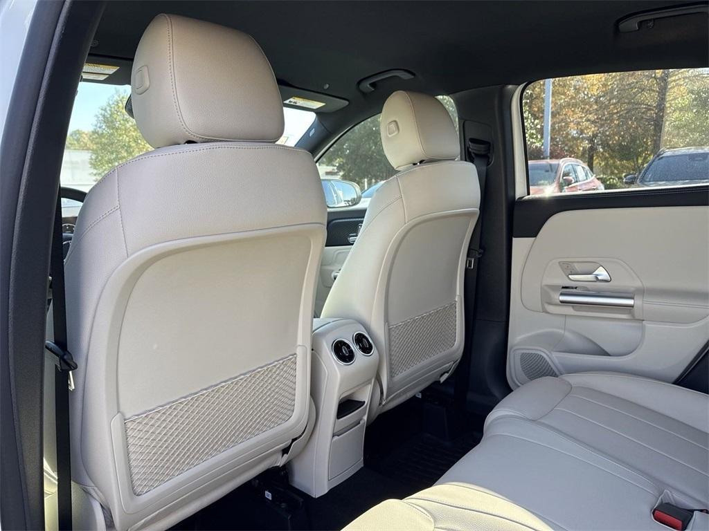 new 2025 Mercedes-Benz GLA 250 car, priced at $44,345