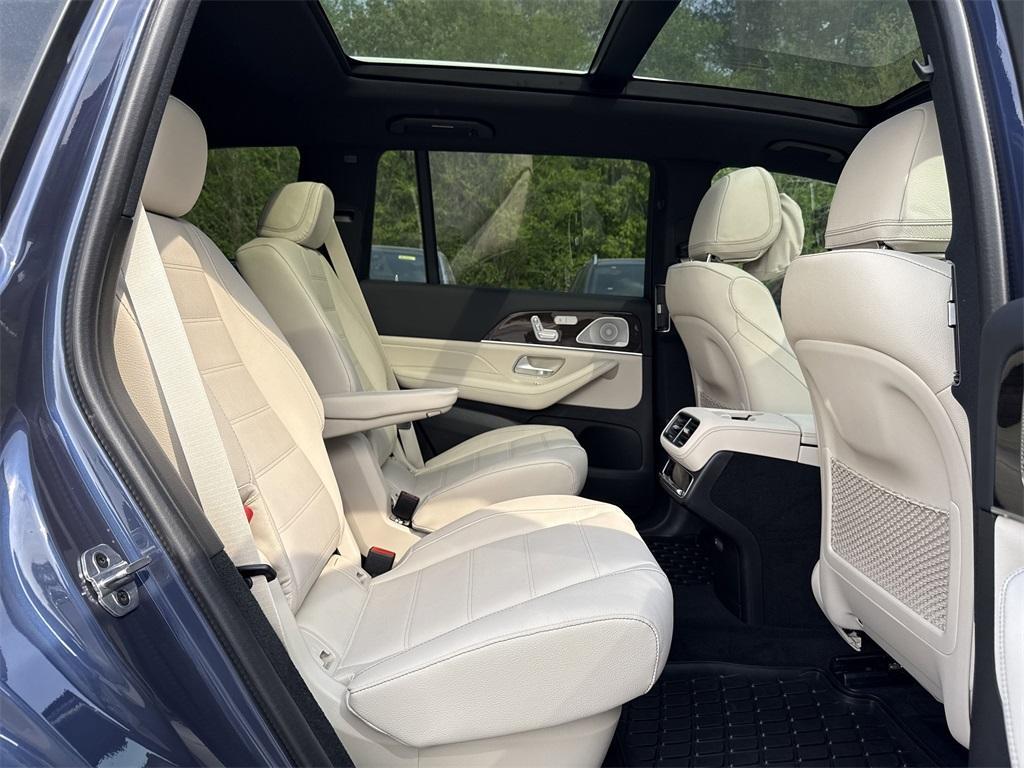 new 2025 Mercedes-Benz GLS 450 car, priced at $96,565