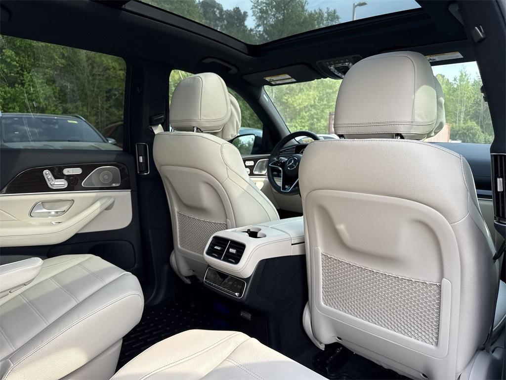 new 2025 Mercedes-Benz GLS 450 car, priced at $96,565