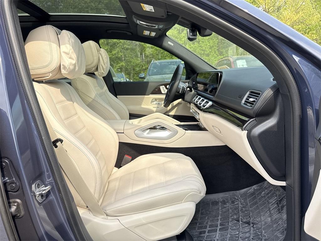 new 2025 Mercedes-Benz GLS 450 car, priced at $96,565
