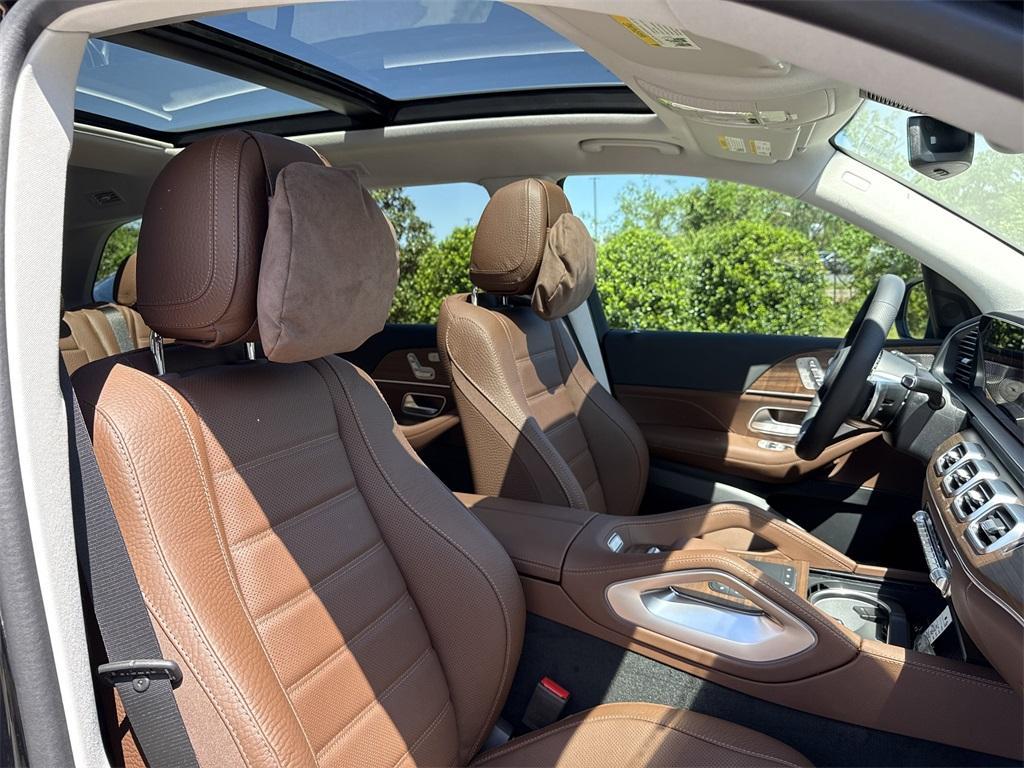 new 2025 Mercedes-Benz GLS 450 car, priced at $100,475