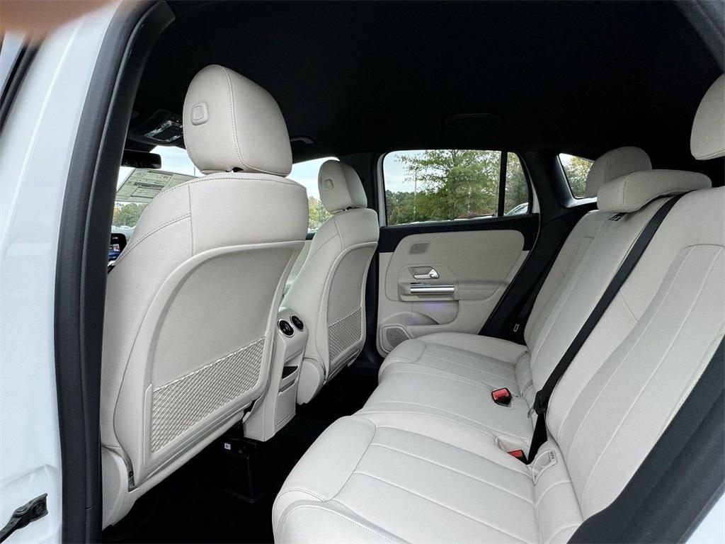 new 2025 Mercedes-Benz GLA 250 car, priced at $45,845
