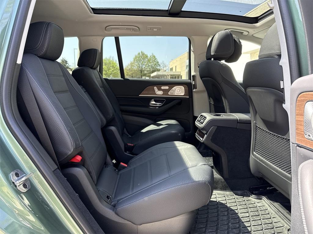 new 2025 Mercedes-Benz GLS 450 car, priced at $110,625