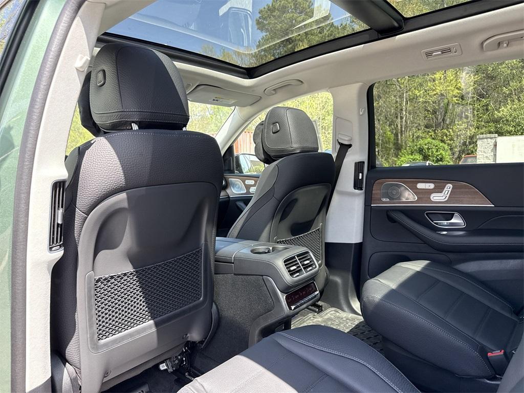 new 2025 Mercedes-Benz GLS 450 car, priced at $110,625