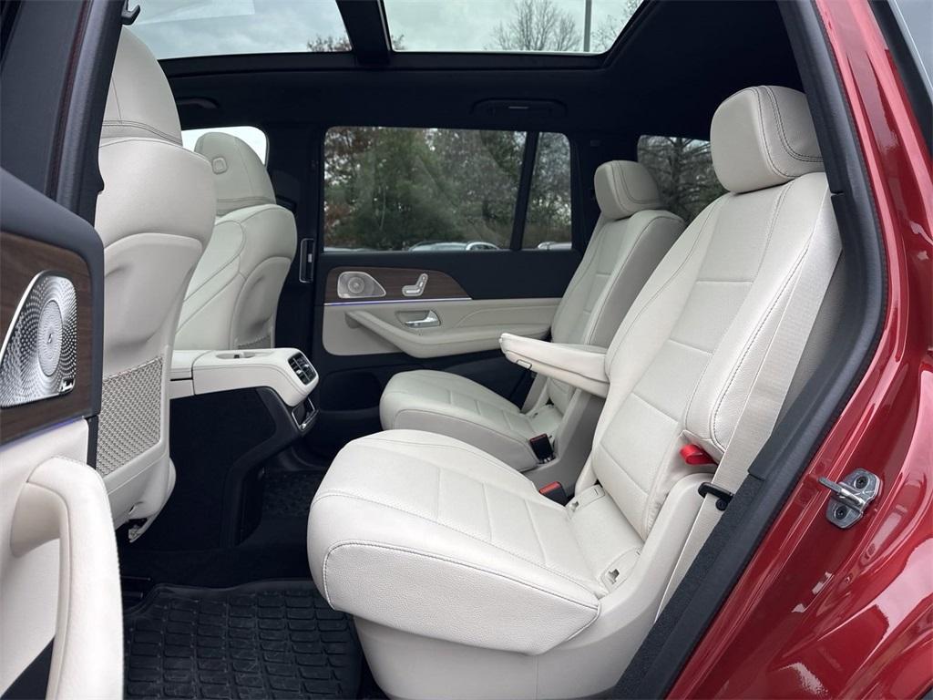 new 2025 Mercedes-Benz GLS 450 car, priced at $94,405