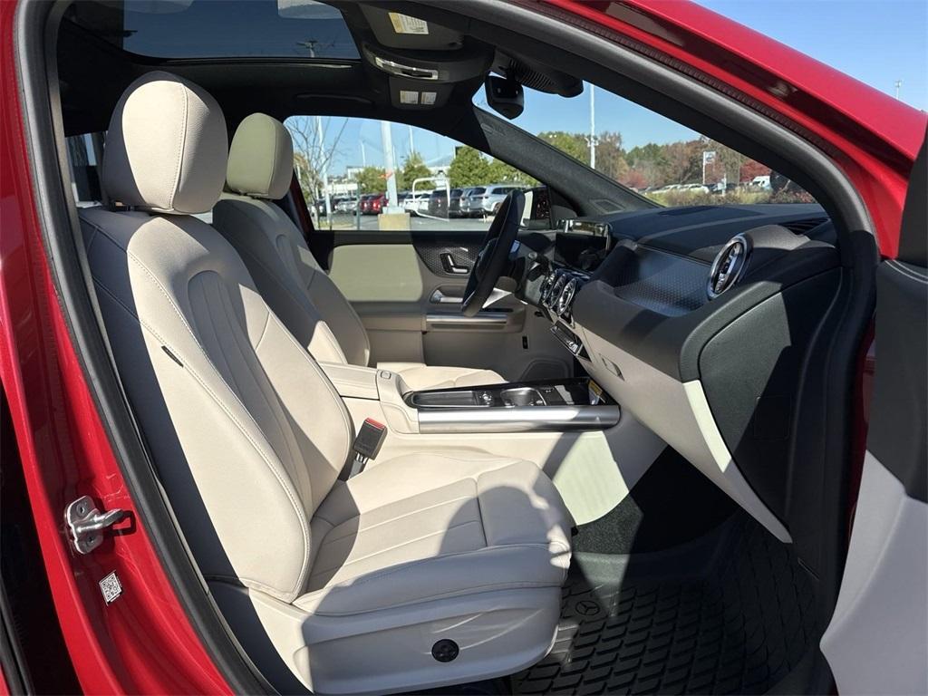 new 2025 Mercedes-Benz GLA 250 car, priced at $49,095