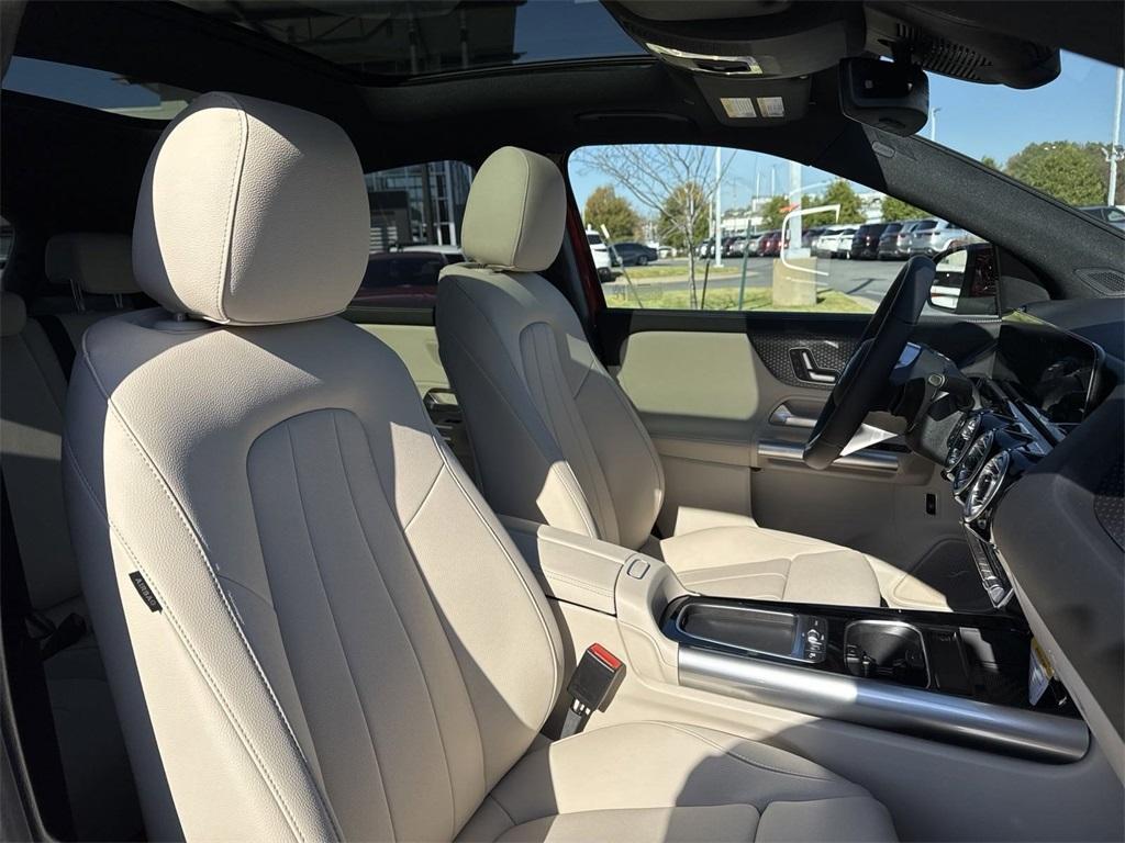 new 2025 Mercedes-Benz GLA 250 car, priced at $49,095