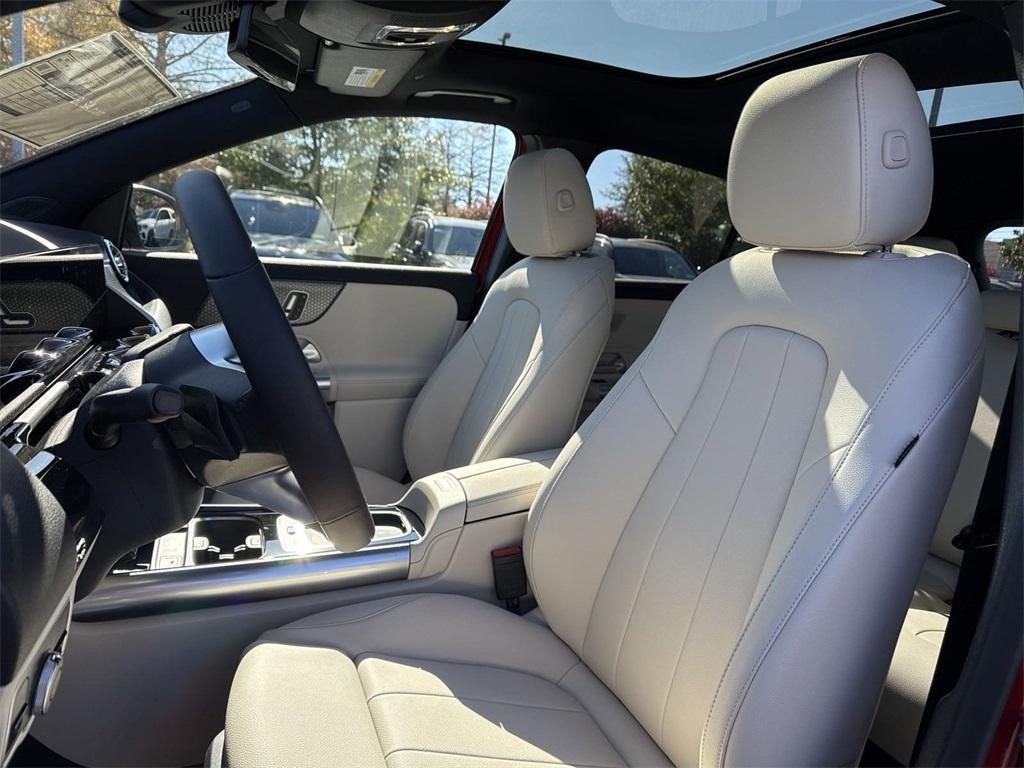 new 2025 Mercedes-Benz GLA 250 car, priced at $49,095